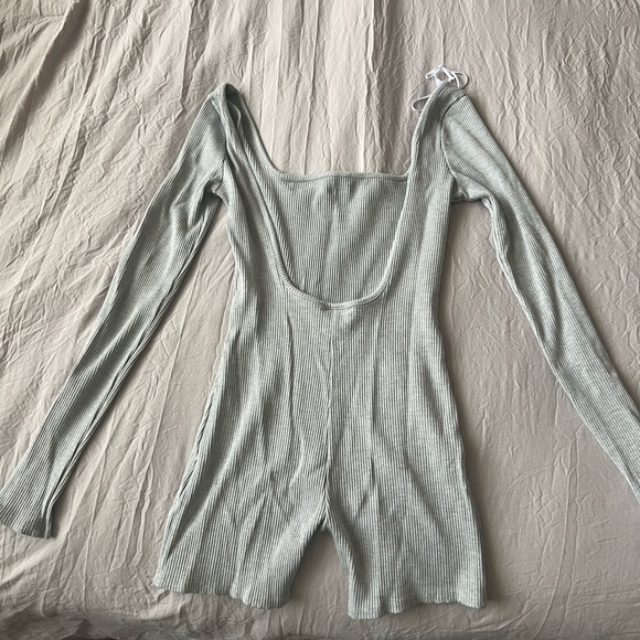 Backless romper - Picture 2 of 2